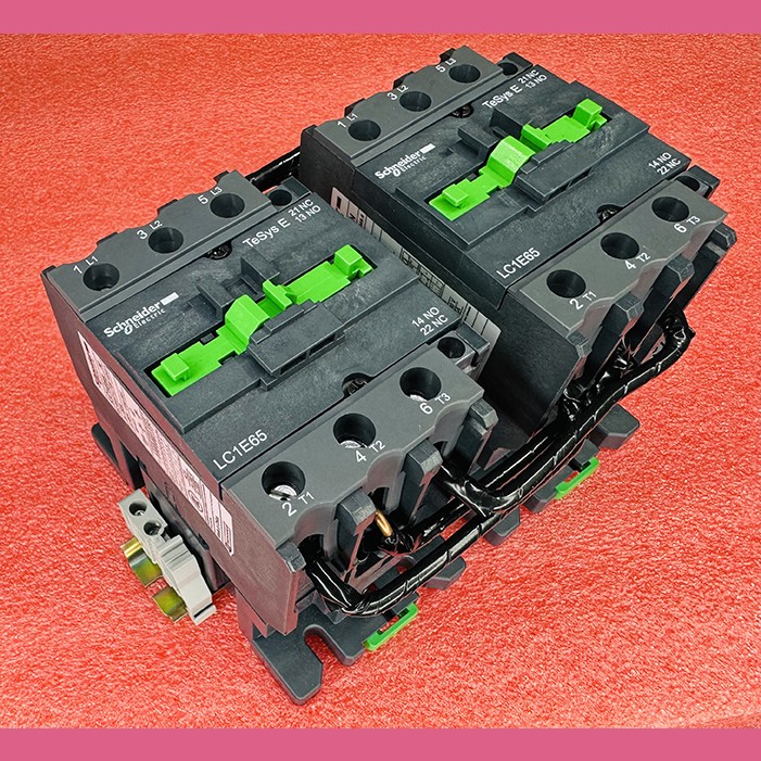 Пускатель реверсивная сборка 220VAC 65А LC2E65M5 Schneider Electric